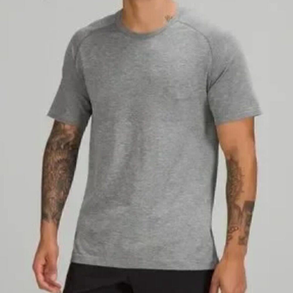 Lululemon Men’s Gray Movement is Medicine athletic tee EUC size XXL